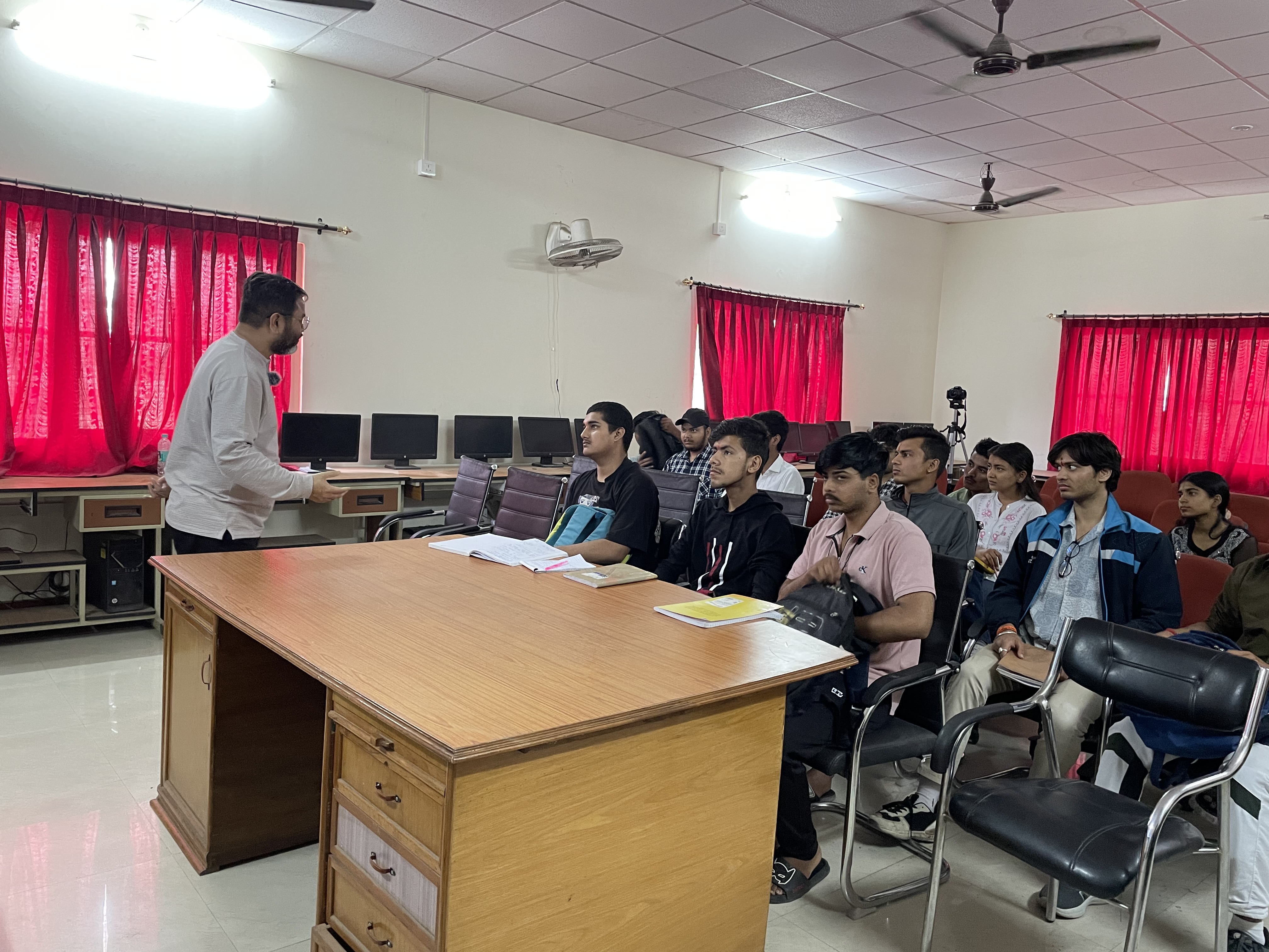 Interactive demonstrations during the 3-day workshop